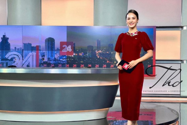 Mc Quỳnh Nga xinh đẹp trong chiếc váy của Tiệm Thơ