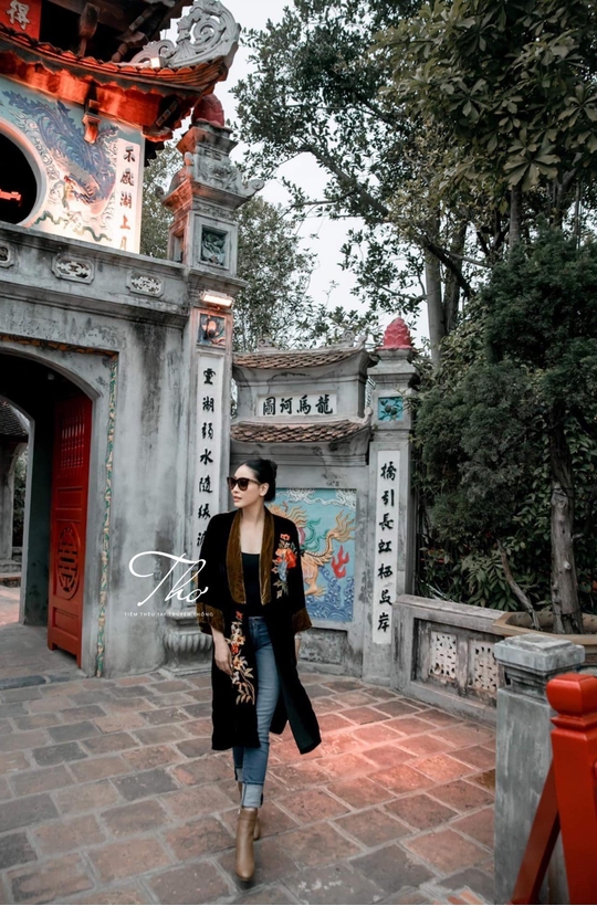 Áo choàng kimono đáp rêu thêu mẫu đơn cam