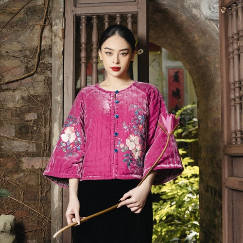 Áo chần bông màu hồng thêu hoa Lida