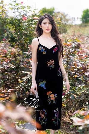 Sỉ Đầm đen body thêu hoa vải bố tại sileshopcom  thế giới thời trang