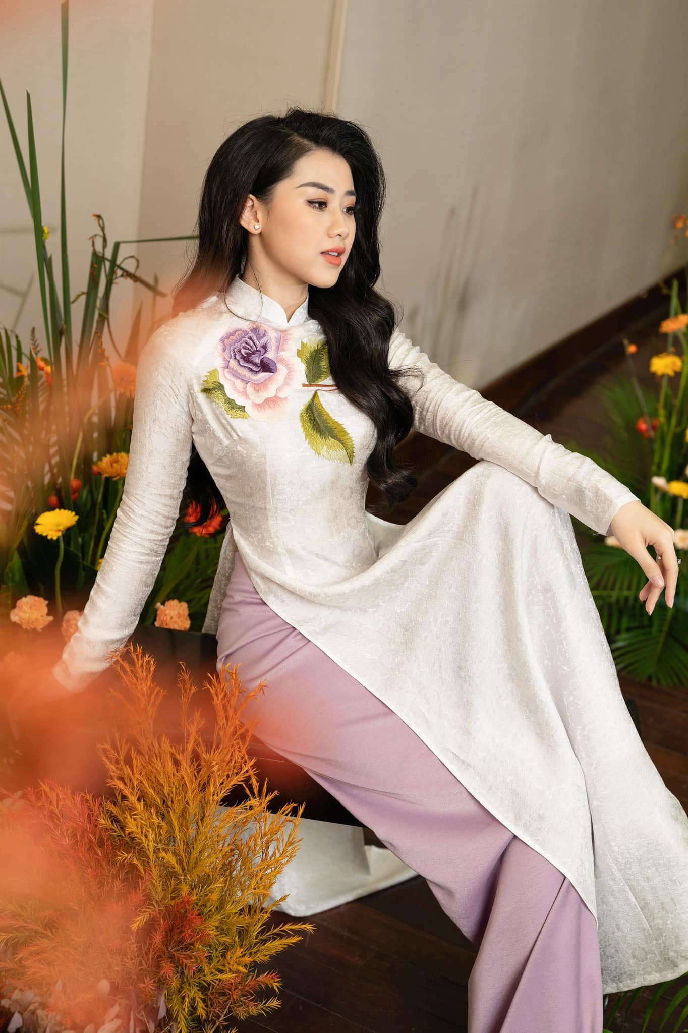Áo Dài Lụa Tơ Tằm Trắng Thêu Hoa Hồng Màu Tím
